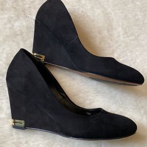 Aldo black suede wedges with gold